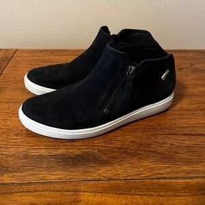 ECCO Soft 7- Low Cut Bootie- Size 7